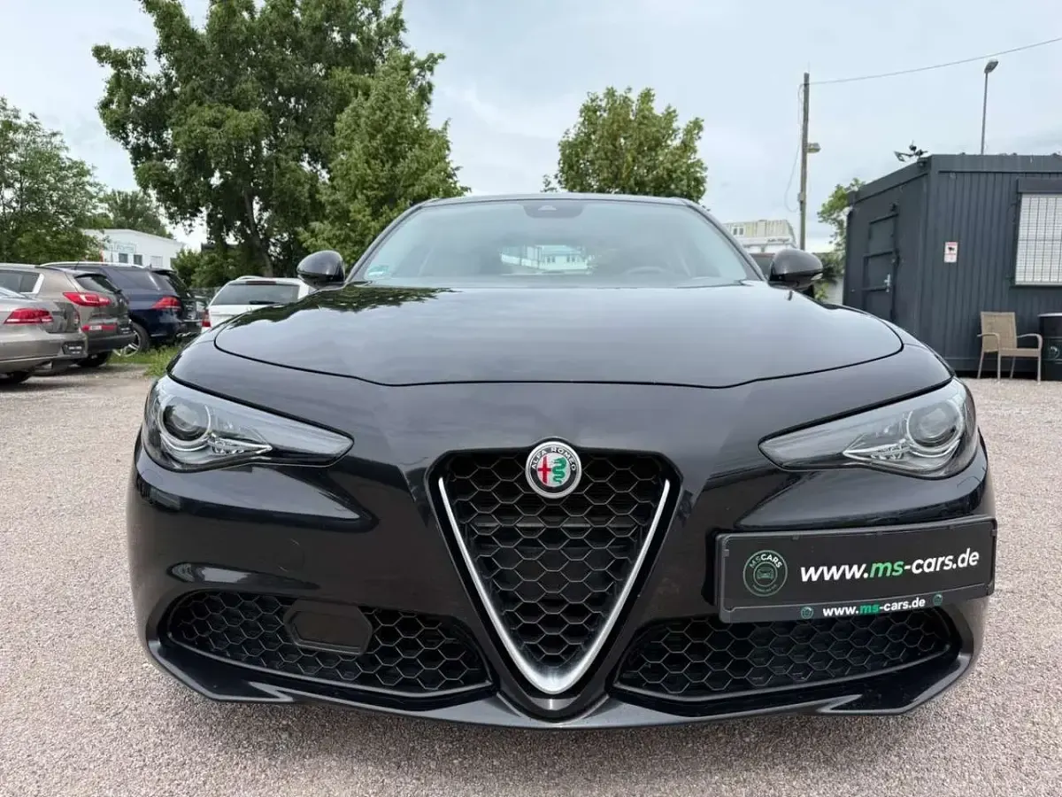 Gebraucht Alfa Romeo Giulia 150 PS (110 kW) 2016 Schwarz Limousine