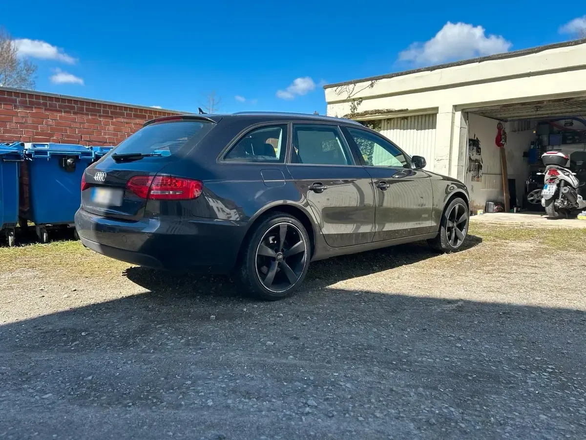 Gebraucht Audi A4 143 PS (105 kW) 2009 Schwarz Kombi