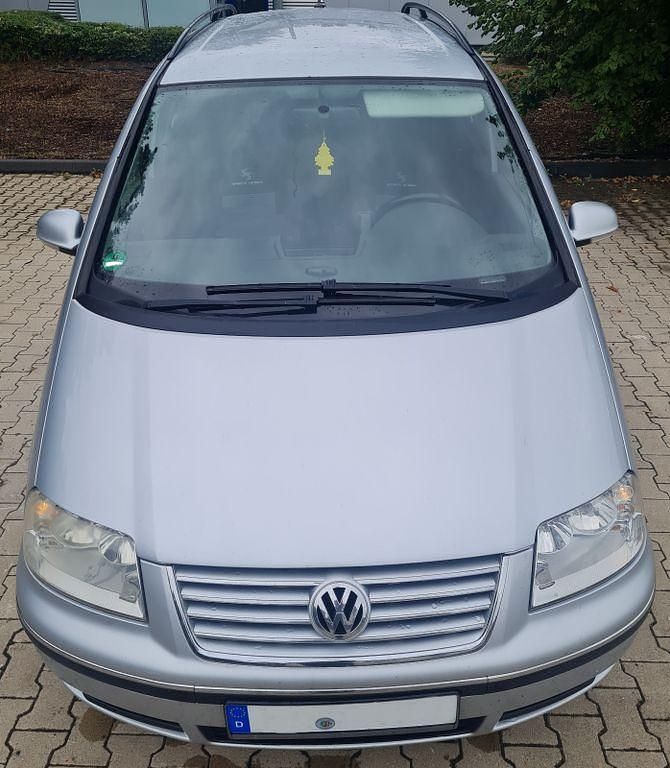 Second-hand VW Sharan 140 CP (102 kW) 2007 Argintiu Monovolum