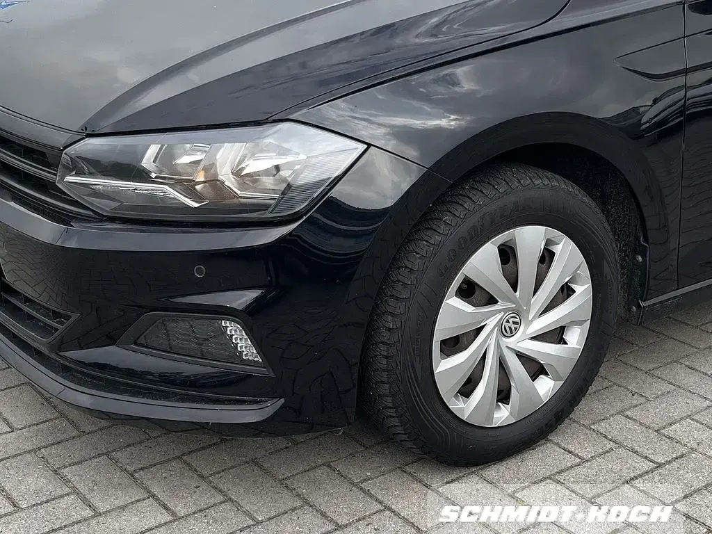 Gebraucht VW Polo Trendline 80 PS (58 kW) 2020 Deep black perleffekt (schwarz) Kleinwagen