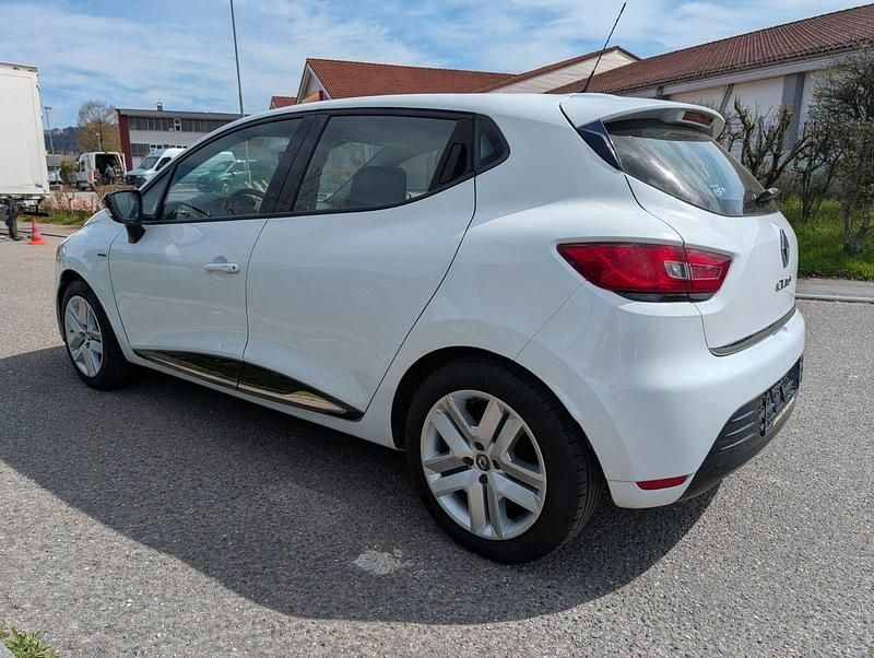 Gebraucht Renault Clio IV LIMITED 73 PS (53 kW) 2018 Weiß Kleinwagen