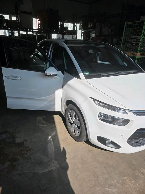 Weiß Gebraucht 2016 Citroën C4 Kleinwagen | 5.250 € (Guter Preis) - Bild 1/4