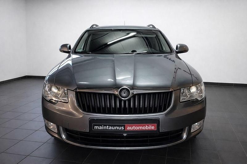 Gebraucht Skoda Superb Ambition 260 PS (191 kW) 2011 Grau Kombi