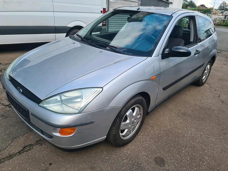 Silber Gebraucht 2000 Ford Focus Kleinwagen | 1.150 € (Fairer Preis) - Bild 1/4