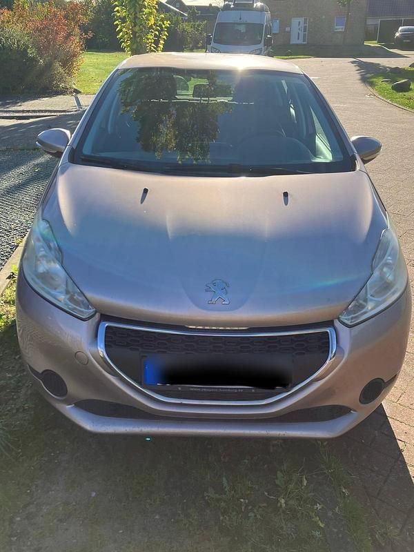 Andere farben Gebraucht 2012 Peugeot 208 Kleinwagen | 2.100 € (Guter Preis) - Bild 1/4