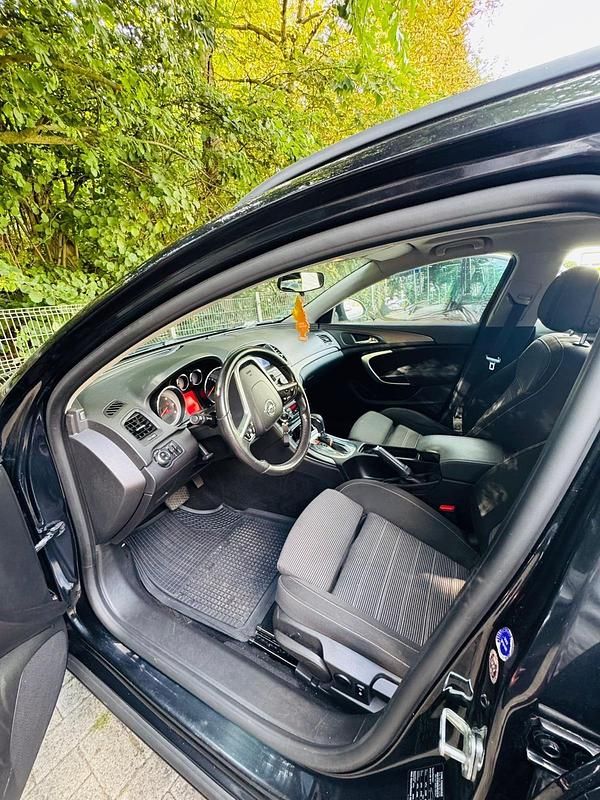 Schwarz Gebraucht 2013 Opel Insignia Kombi | 4.800 € (Fairer Preis) - Bild 1/4