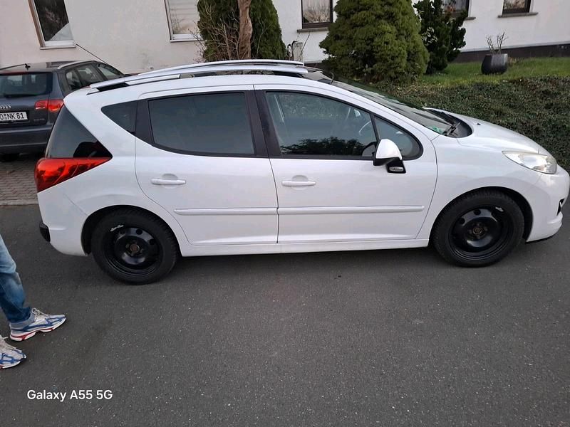 Weiß Gebraucht 2012 Peugeot 207 Kombi | 3.699 € (Fairer Preis) - Bild 1/4