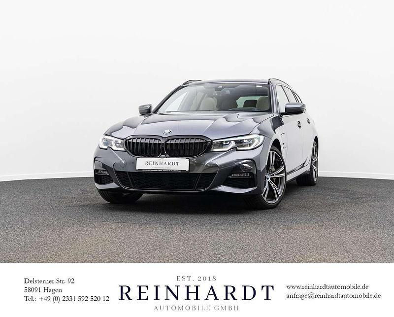 Mineralgrau metallic Gebraucht 2021 BMW 330e M Sport Kombi | 31.220 € (Fairer Preis) - Bild 1/3