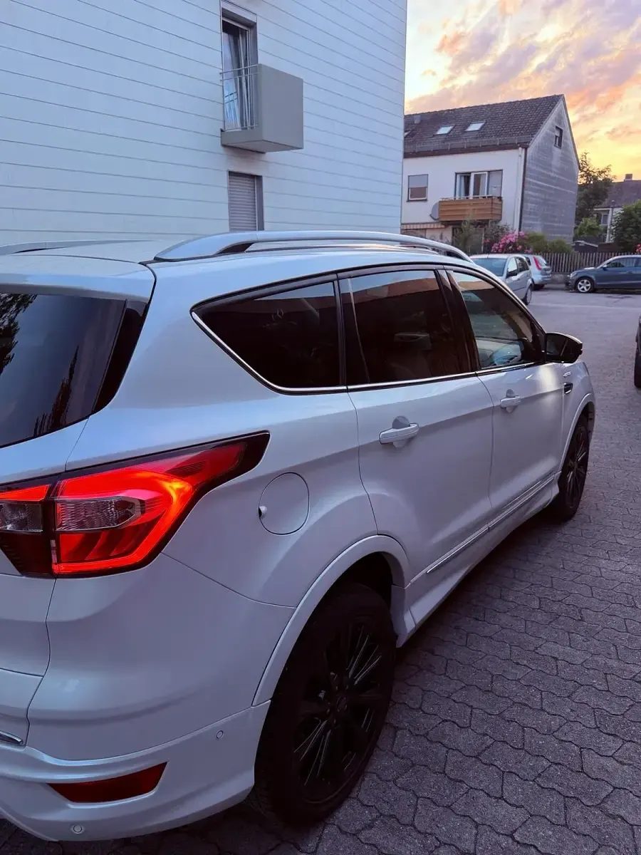 Gebraucht Ford Kuga Vignale 179 PS (131 kW) 2018 Weiß SUV