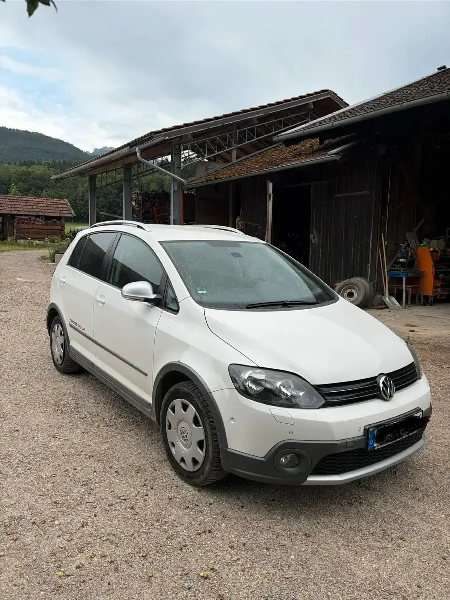 Gebraucht VW Golf VI 101 PS (74 kW) 2011 Weiß Kleinwagen