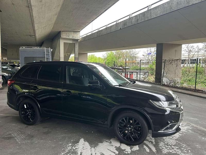 Schwarz Gebraucht 2018 Mitsubishi Outlander Edition SUV | 19.000 € (Fairer Preis) - Bild 1/4