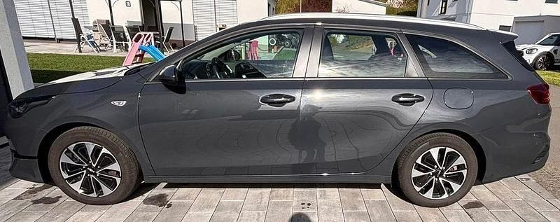 Second-hand Kia Ceed 140 CP (102 kW) 2024 Gri Hatchback