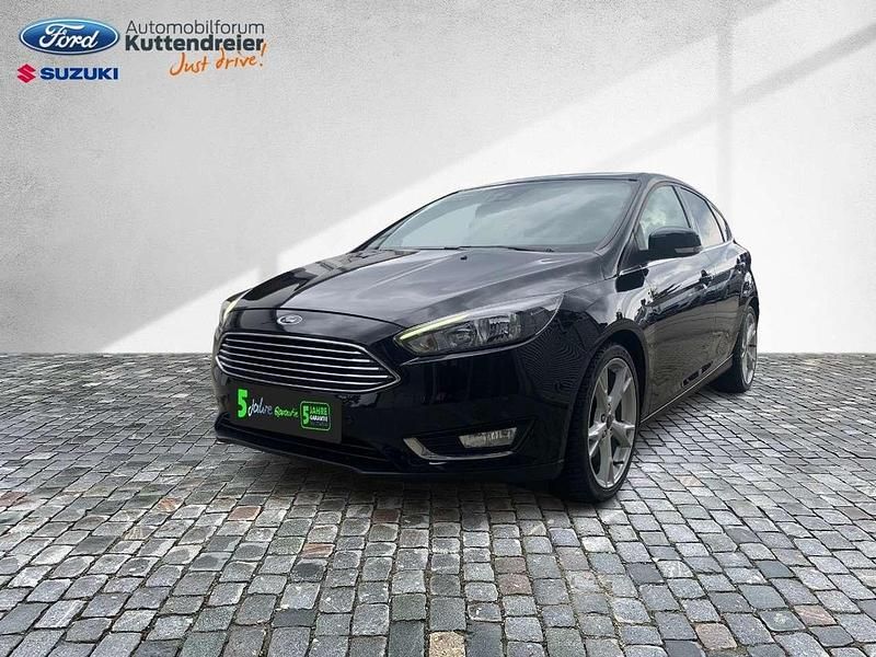 Pantherschwarz metallic Gebraucht 2014 Ford Focus Titanium Limousine | 6.440 € (Guter Preis) - Bild 1/3