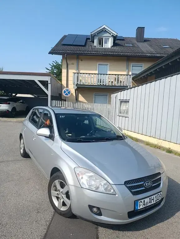 Gebraucht Kia Ceed LX 105 PS (77 kW) 2008 Silber Kleinwagen