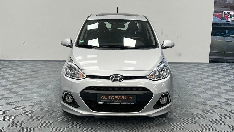 Gebraucht Hyundai i10 Style 87 PS (63 kW) 2015 Silber Kleinwagen