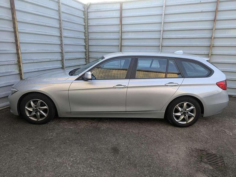 Gebraucht BMW 320 163 PS (119 kW) 2015 Silber/grau (metallic) Kombi