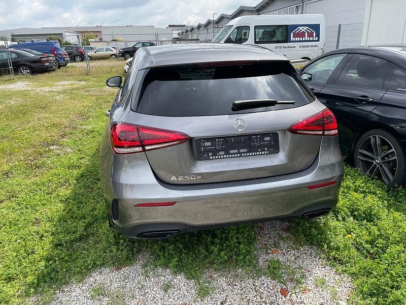 Gebraucht Mercedes A250 Edition 160 PS (117 kW) 2021 Grau Limousine