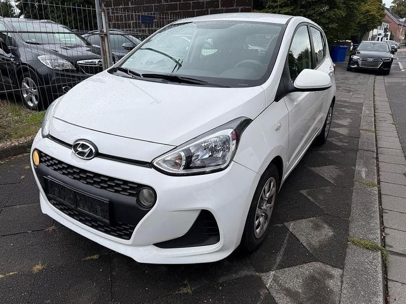 Weiß Gebraucht 2019 Hyundai i10 Classic Kleinwagen | 7.990 € (Guter Preis) - Bild 1/4