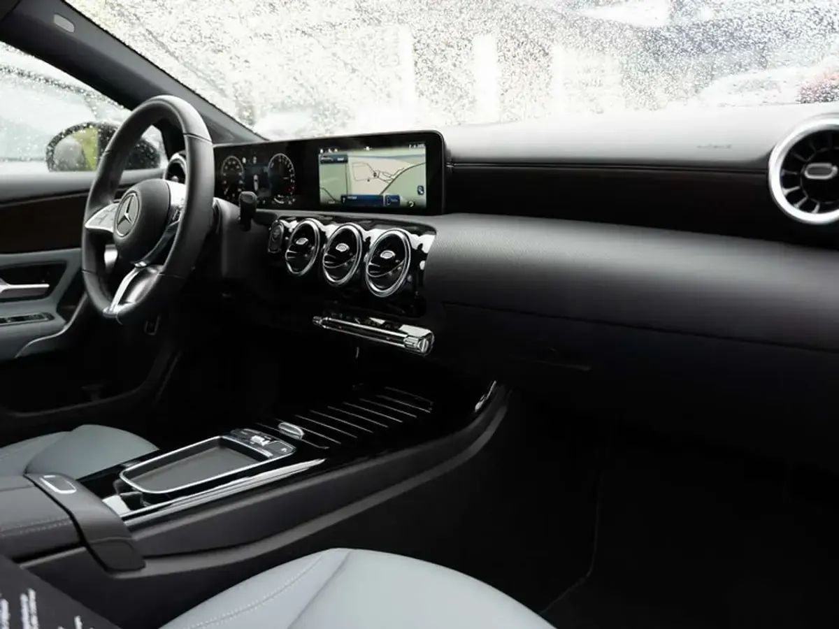 Gebraucht Mercedes A250 Progressive 163 PS (119 kW) 2025 Weiss unilack polarweiß Limousine