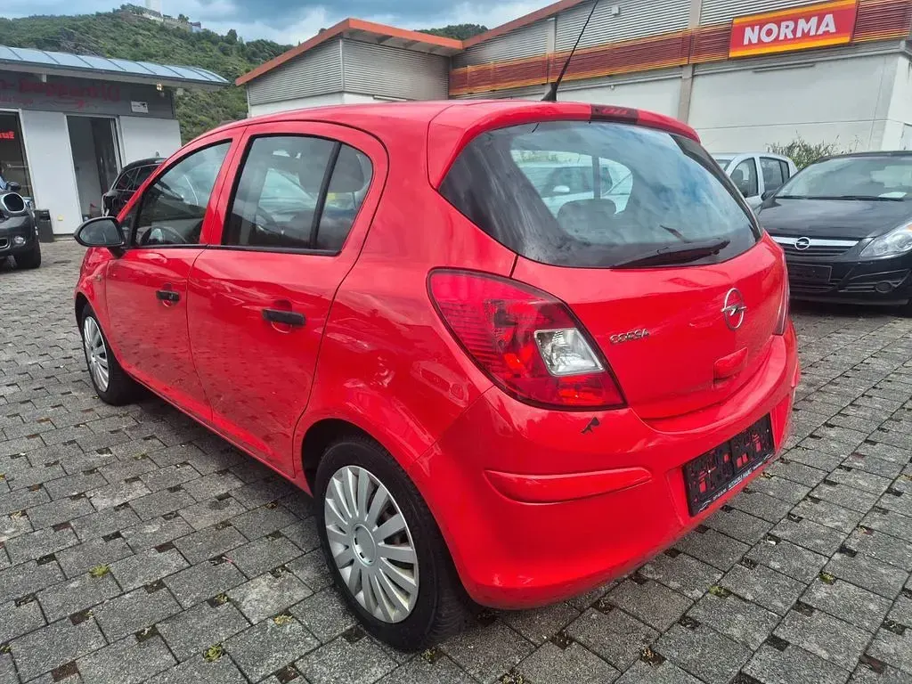 Używany Opel Corsa Selection 80 KM (58 kW) 2009 Czerwony Hatchback
