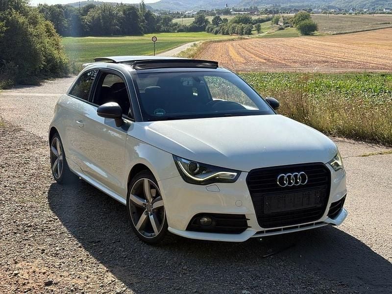 Weiß Gebraucht 2011 Audi A1 S-Line Kleinwagen | 8.250 € (Guter Preis) - Bild 1/4