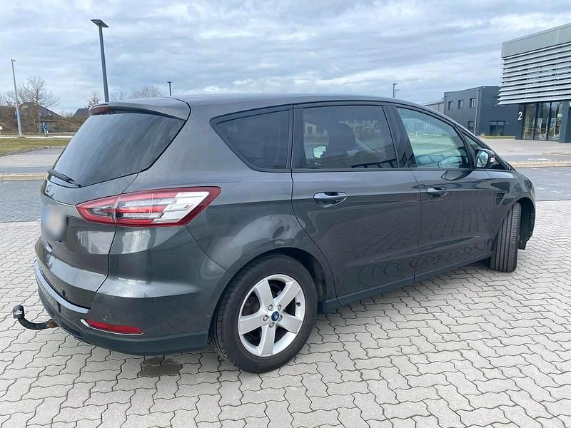 Gebraucht Ford S-MAX Titanium 150 PS (110 kW) 2016 Grau Van / Kleinbus