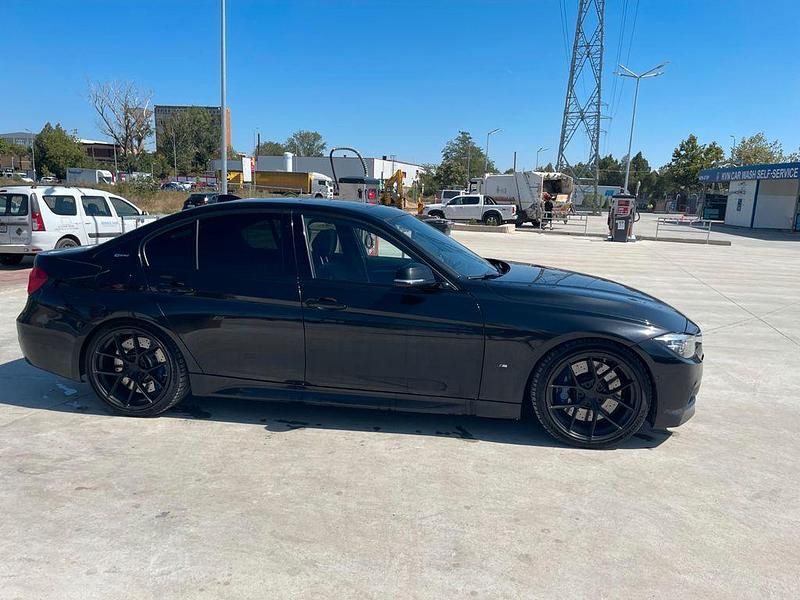 Schwarz Gebraucht 2017 BMW 330e iPerformance Limousine | 22.000 € - Bild 1/4