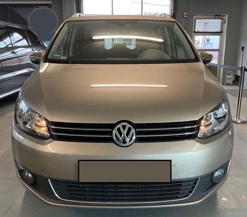 Gebraucht VW Touran Cup 105 PS (77 kW) 2015 Titanium beige metallic Van / Kleinbus