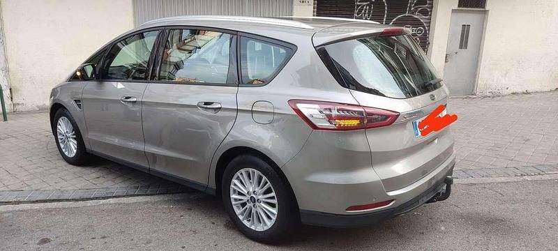 Gebraucht Ford S-MAX Titanium 150 PS (110 kW) 2018 Grau Van / Kleinbus
