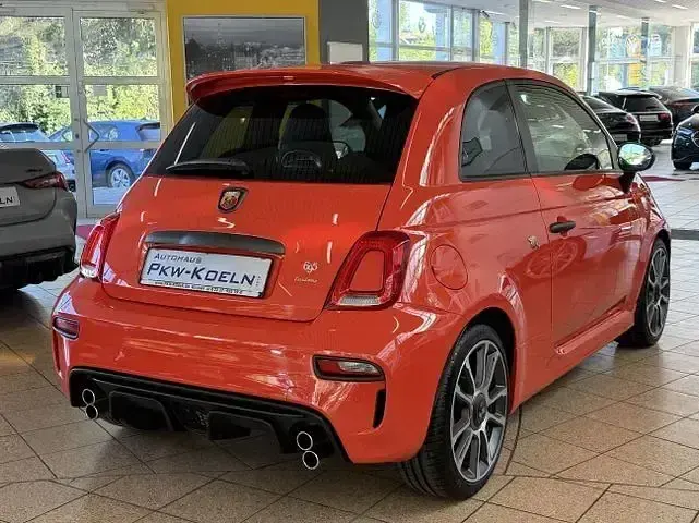 Second-hand Abarth 695 180 CP (132 kW) 2024 Portocaliu Hatchback