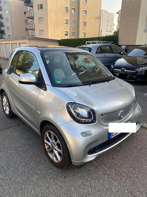 Grau Gebraucht 2015 Smart ForTwo Coupé Passion Coupé | 7.400 € (Teuer) - Bild 1/4
