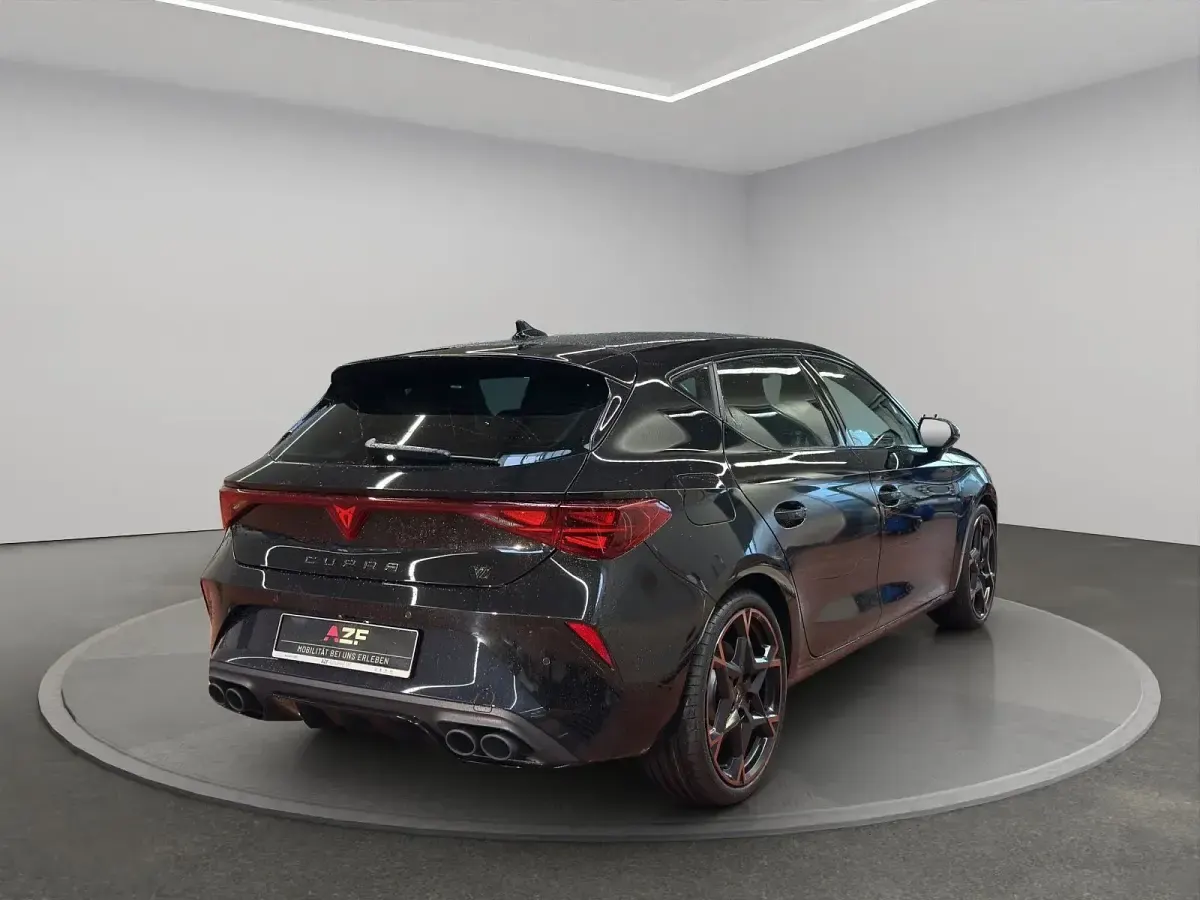 Neu Cupra Leon VZ 300 PS (220 kW) 2026 Mitternachtsschwarz Limousine