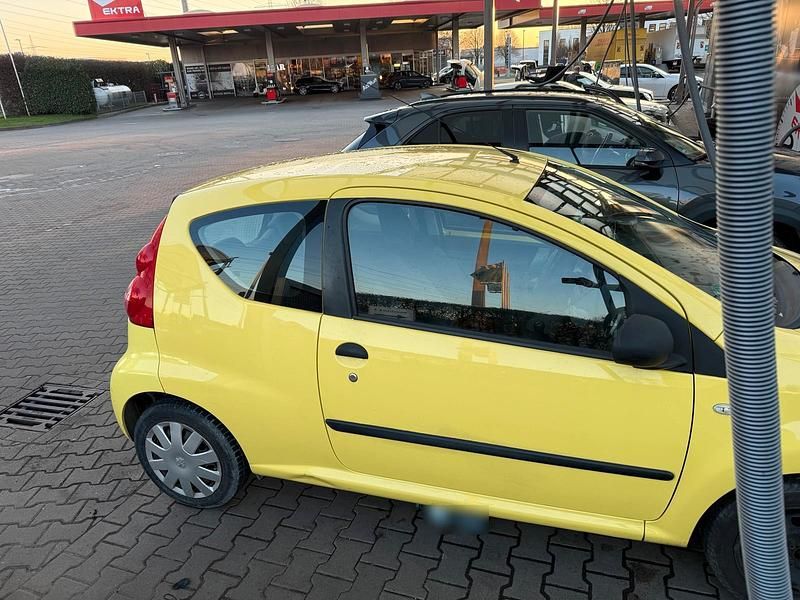 Gebraucht Peugeot 107 68 PS (50 kW) 2007 Kleinwagen