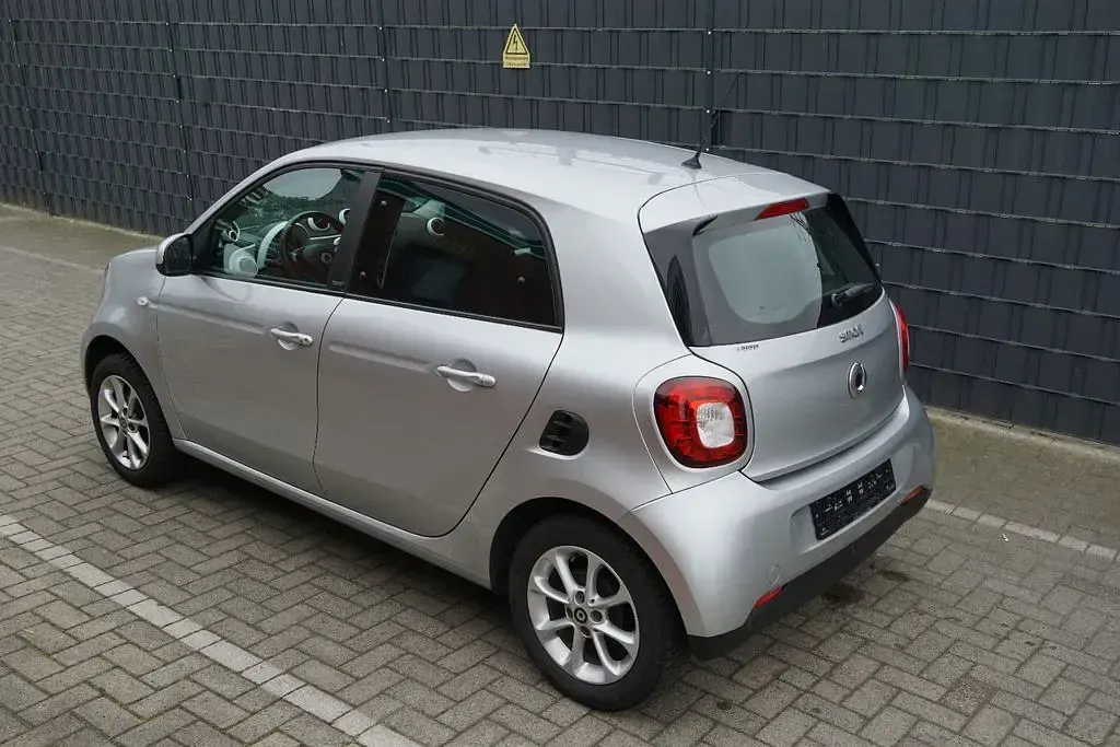 Gebraucht Smart ForFour Passion 71 PS (52 kW) 2015 Silber Kleinwagen