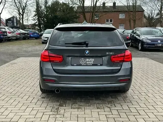Gebraucht BMW 318 Sport Line 136 PS (100 kW) 2019 Mineralgrau Kombi