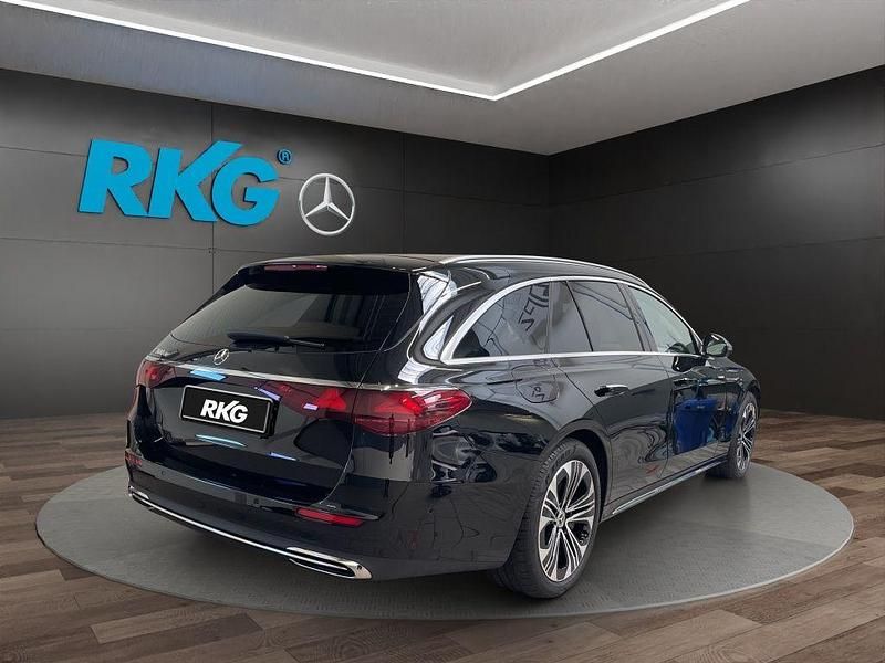 Second-hand Mercedes E300 Exclusive 313 CP (230 kW) 2025 Negru Berlinǎ