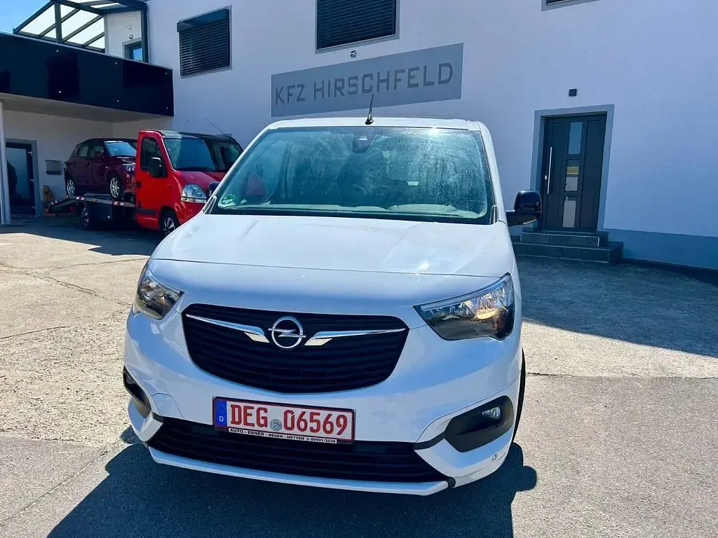 Gebraucht Opel Combo Life Elegance 131 PS (96 kW) 2022 Weiß Van / Kleinbus