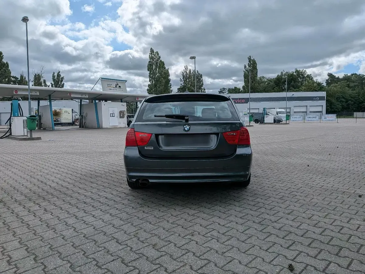 Gebraucht BMW 318 143 PS (105 kW) 2009 Grün Kombi