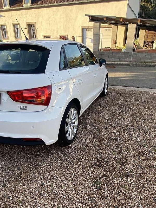 Gebraucht Audi A1 Basis 95 PS (69 kW) 2018 Weiß Kleinwagen