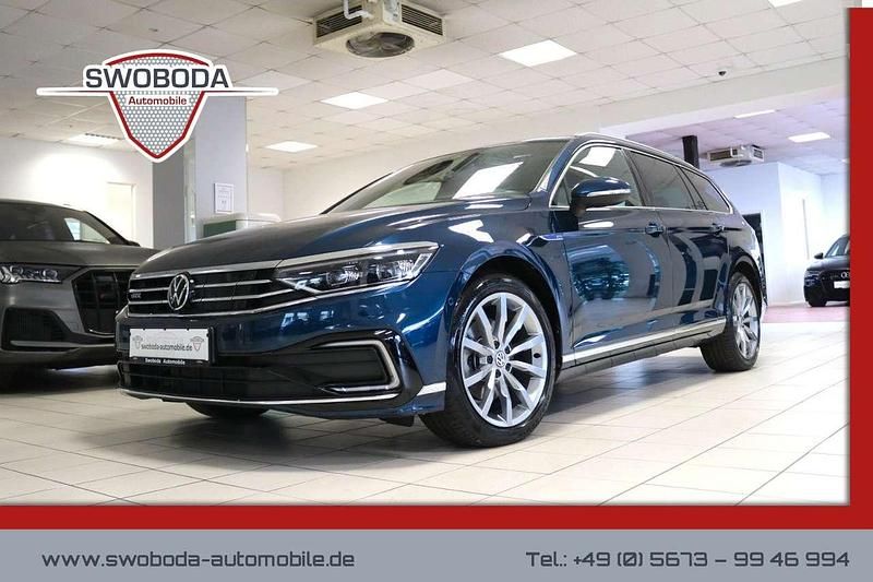 Blau Gebraucht 2021 VW Passat GTE Kombi | 29.450 € (Teuer) - Bild 1/2