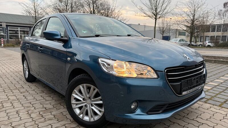 Gebraucht Peugeot 301 82 PS (60 kW) 2016 Blau Limousine