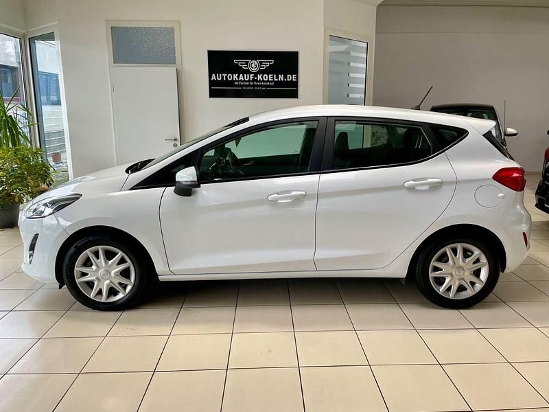 Weiß Gebraucht 2017 Ford Fiesta Cool & Connect Kleinwagen | 7.990 € (Fairer Preis) - Bild 1/4