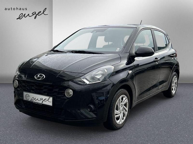 Gebraucht Hyundai i10 Select 67 PS (49 kW) 2023 Schwarz Kleinwagen