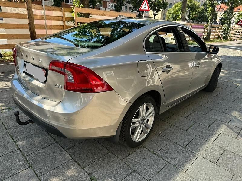 Gebraucht Volvo S60 135 PS (99 kW) 2012 Gold Limousine