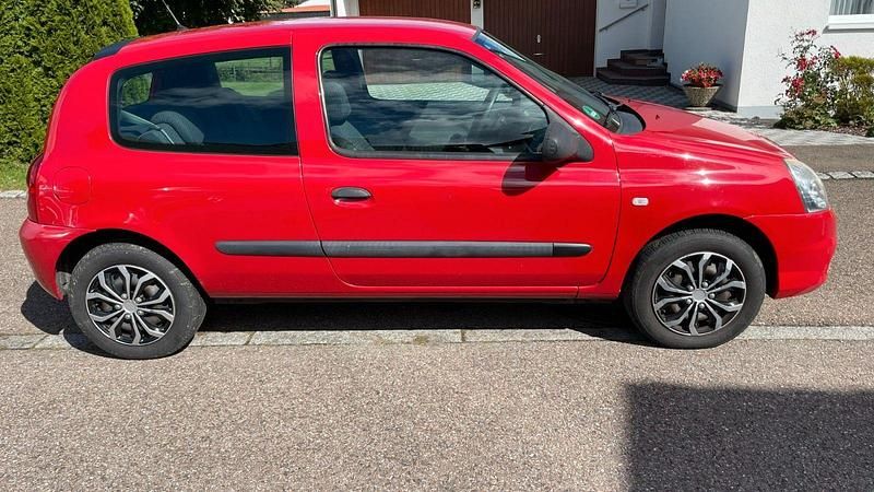 Gebraucht Renault Clio II Campus 58 PS (42 kW) 2011 Rot Limousine