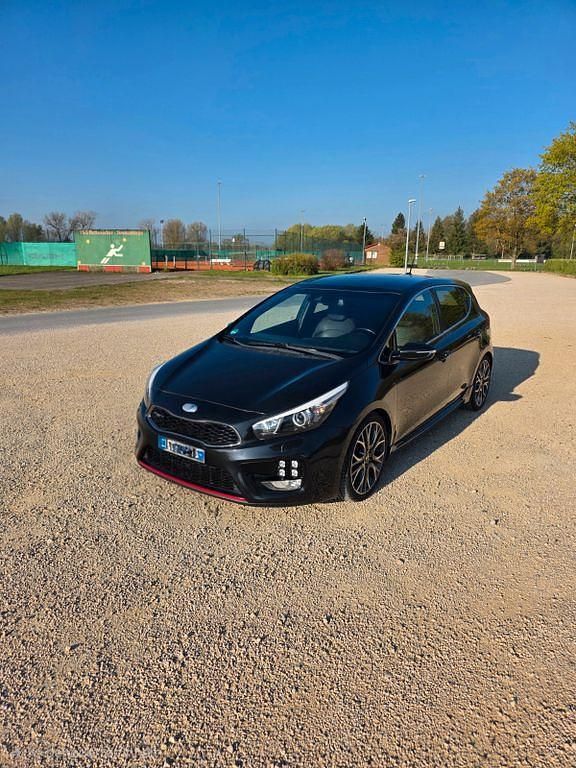 Second-hand Kia Ceed 204 CP (150 kW) 2014 Negru Hatchback