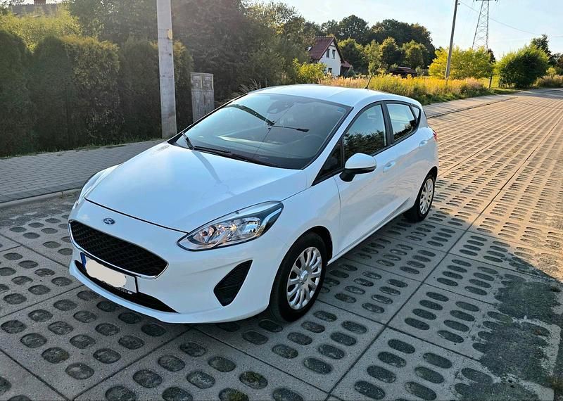 Weiß Gebraucht 2018 Ford Fiesta Coupé | 6.500 € - Bild 1/4