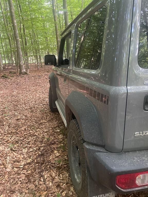 Grau Gebraucht 2024 Suzuki Jimny SUV | 31.500 € (Fairer Preis) - Bild 1/4