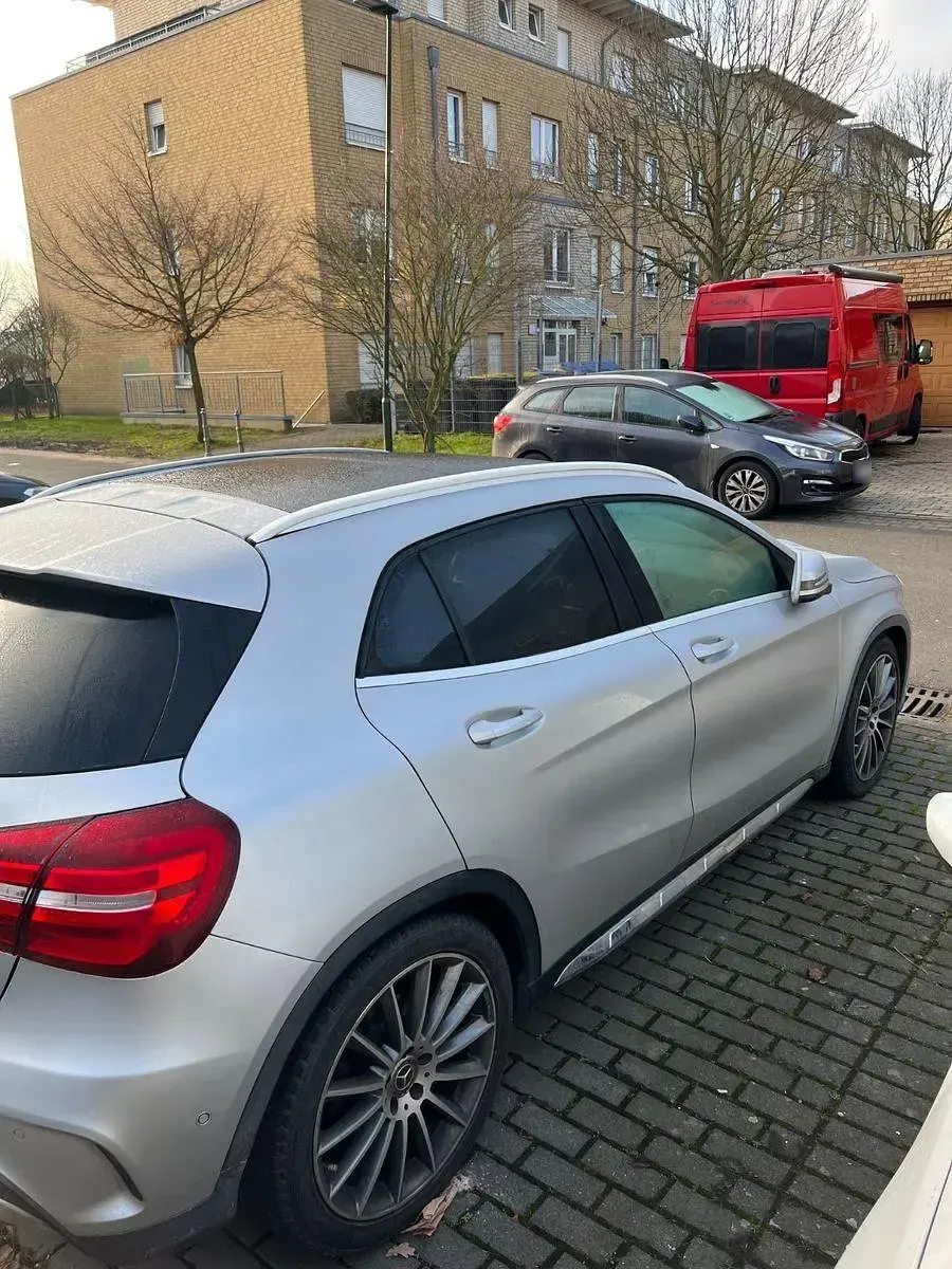 Gebraucht Mercedes GLA250 211 PS (155 kW) 2018 Grau SUV