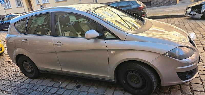 Gebraucht Seat Altea XL 120 PS (88 kW) 2012 Gold Van / Kleinbus